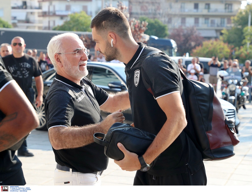 Ο Ιβάν Σαββίδης υποδέχτηκε την αποστολή του ΠΑΟΚ (photos)