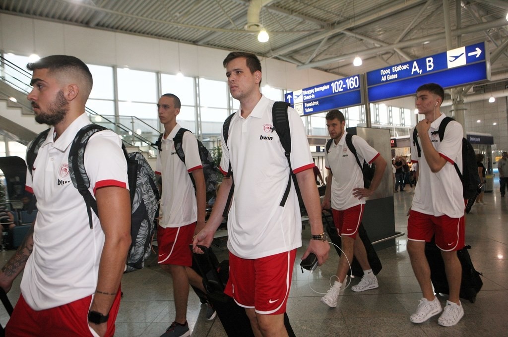 Ολυμπιακός: Έφυγε για Μέτσοβο (photos)