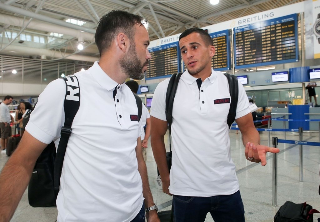 Ολυμπιακός: «Πέταξε» για Αγγλία (photos)