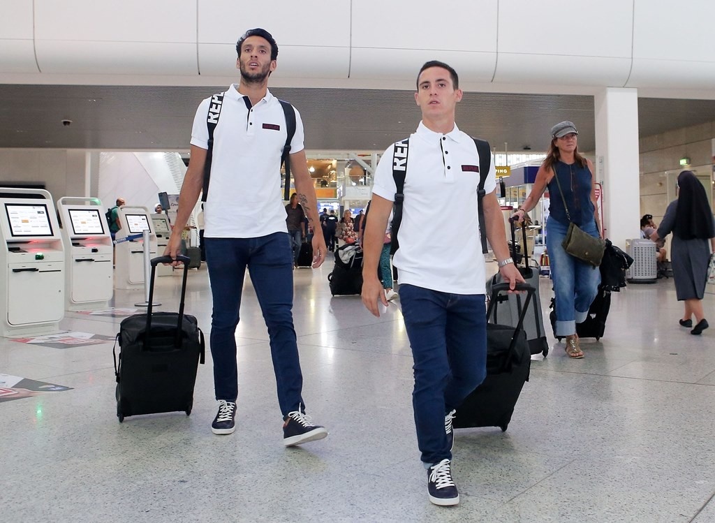 Ολυμπιακός: «Πέταξε» για Αγγλία (photos)