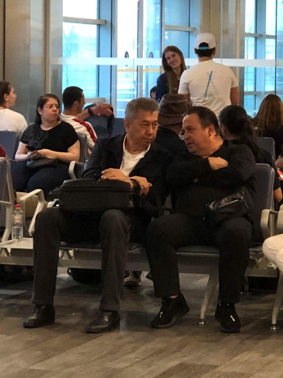 Φωτογραφική… οφθαλμαπάτη: Δίπλα - δίπλα στο αεροδρόμιο, Ρέστης - Πιεμπονγκσάντ (photos)