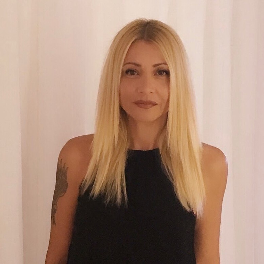 Η Λένα Παπαδοπούλου τραγουδάει unplugged την νέα της επιτυχία και εντυπωσιάζει