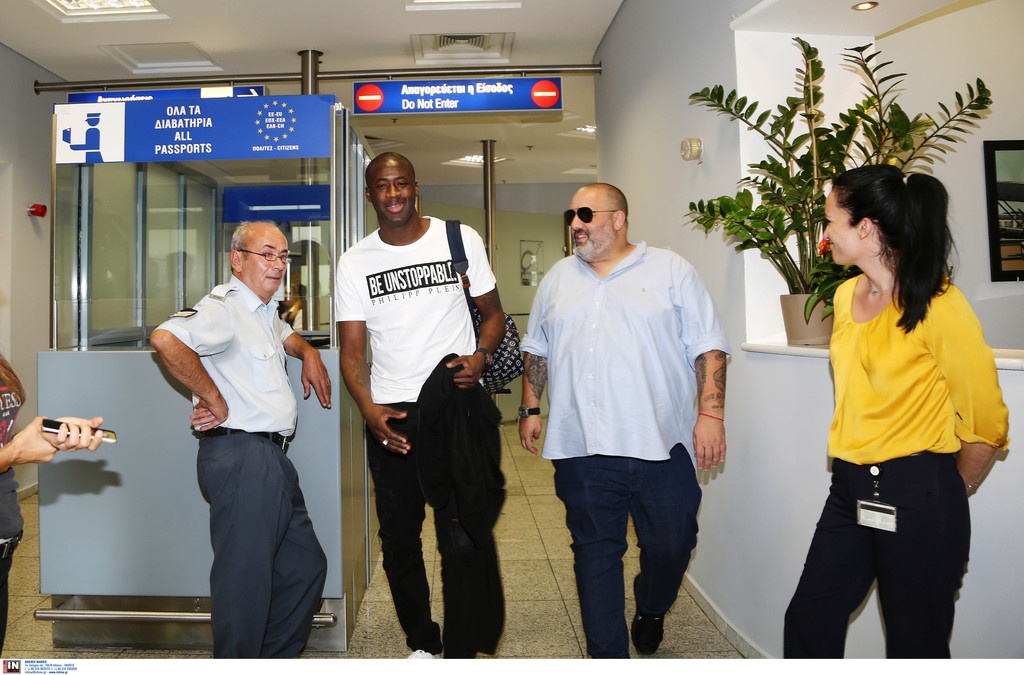 Ολυμπιακός: Έφτασε στην Ελλάδα ο Τουρέ (photos)