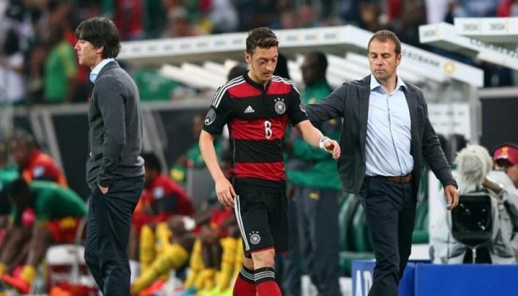 Ξεκάθαρος ο Λεβ για Οζίλ: «Έκλεισε μόνος του την πόρτα στην εθνική Γερμανίας» (photos)