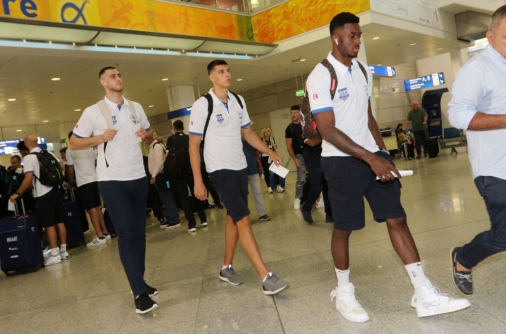 Ελλάδα: «Πέταξε» για Παρίσι (photos)