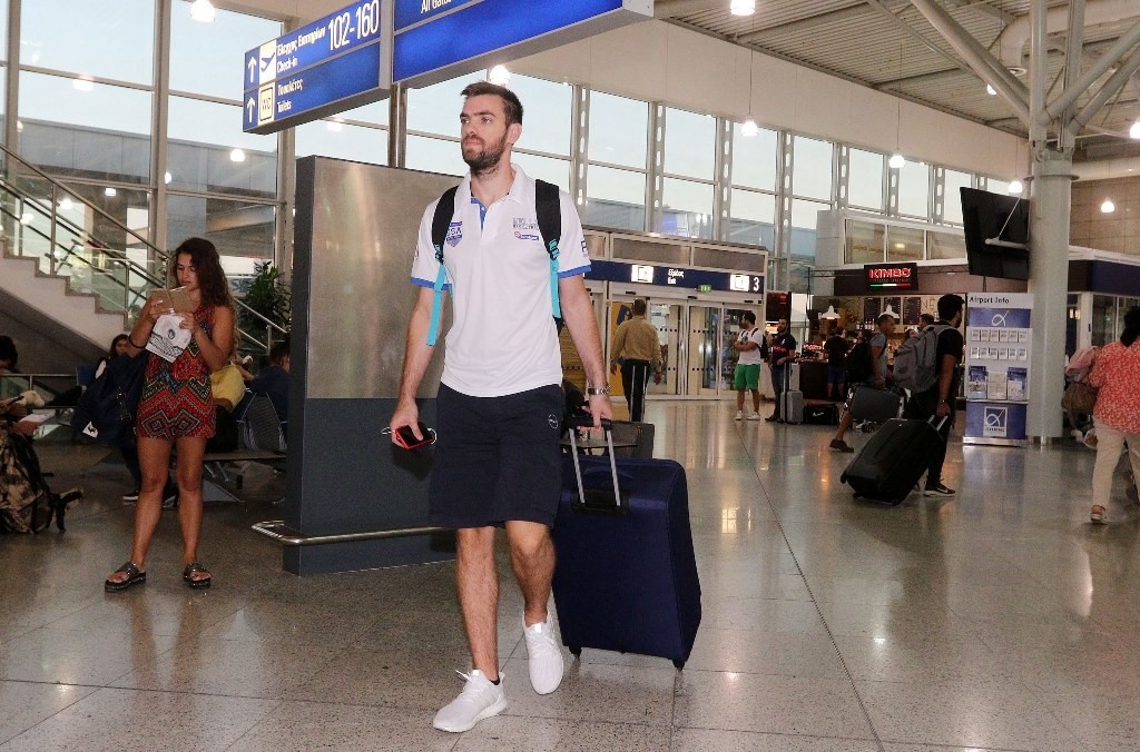Ελλάδα: «Πέταξε» για Παρίσι (photos)