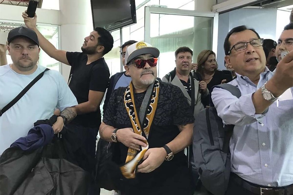 Υποδοχή Μεσία στον Μαραντόνα από τους Μεξικανούς (photos+video)