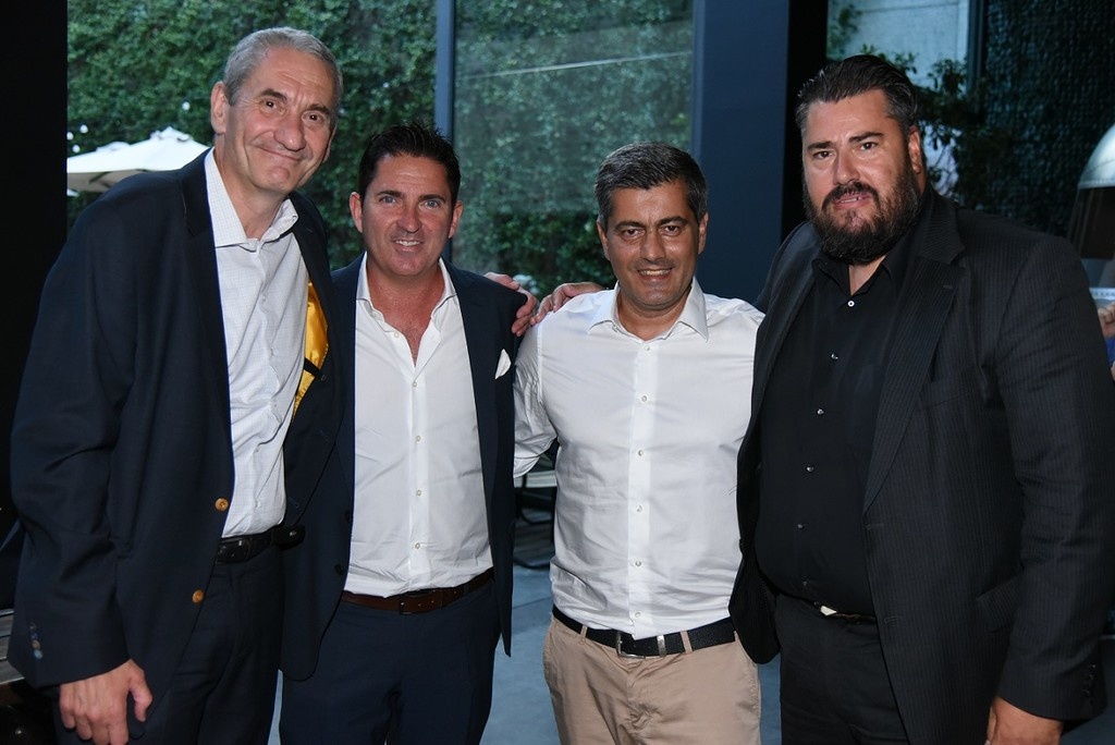 (από αριστερά προς τα δεξιά): Καμίλ Ζίγκλερ, Εκτελεστικός Πρόεδρος ΟΠΑΠ, Τσάβι Πασκουάλ, Προπονητής ΚΑΕ Παναθηναϊκός ΟΠΑΠ, Οδυσσέας Χριστοφόρου, Επικεφαλής Εταιρικών & Ρυθμιστικών Υποθέσεων ΟΠΑΠ, Αριστείδης Χριστόπουλος, Εμπορικός Διευθυντής ΚΑΕ