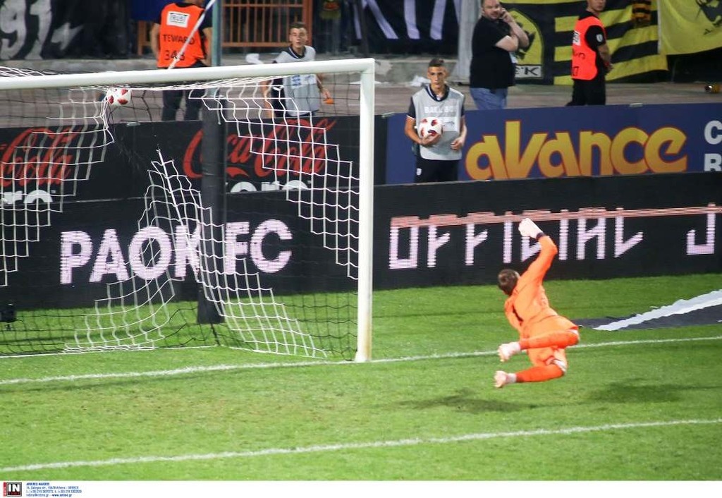 ΠΑΟΚ-ΑΕΚ: Έτσι πανηγύρισε το γκολ του Πρίγιοβιτς ο Σαββίδης (photos)