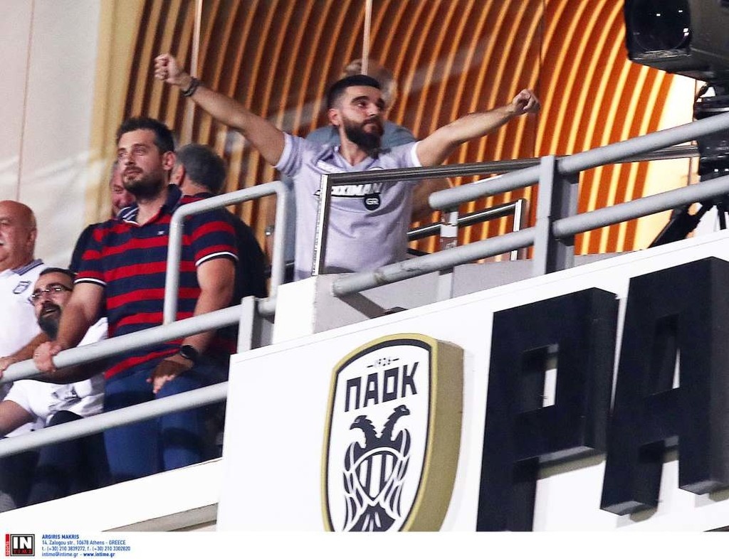 ΠΑΟΚ-ΑΕΚ: Έτσι πανηγύρισε το γκολ του Πρίγιοβιτς ο Σαββίδης (photos)