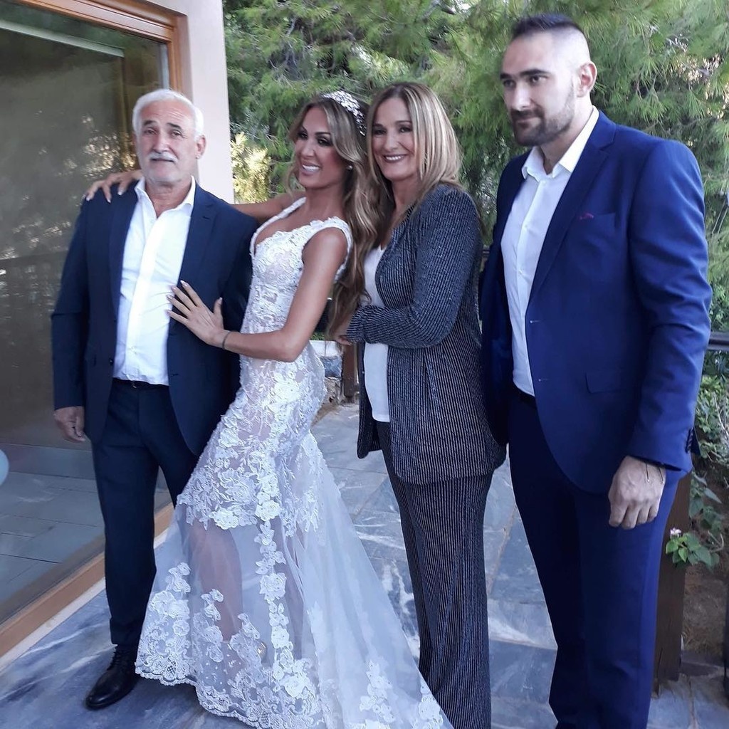 Παντρεύτηκε η Αθηνά Πολίτη- Δείτε φωτογραφίες από τον γάμο