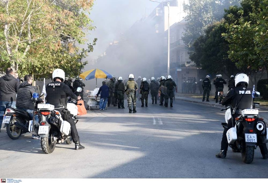 ΠΑΟΚ-Άρης: Επεισόδια και μολότοφ έξω από την Τούμπα