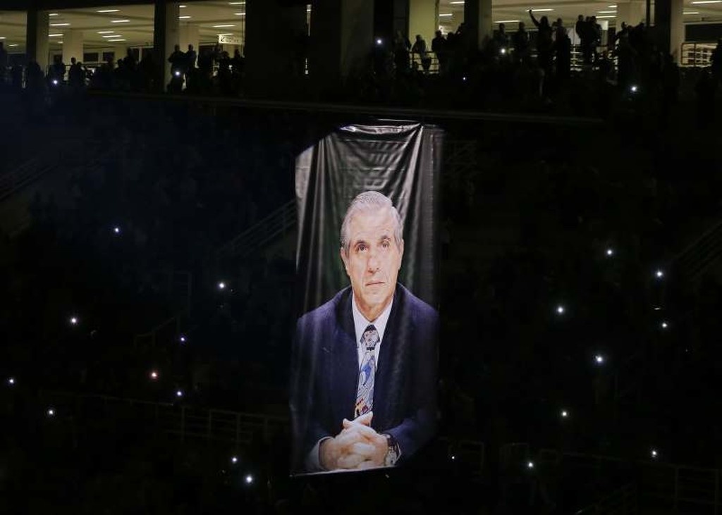 Στον ουρανό του ΟΑΚΑ το λάβαρο του Παύλου Γιαννακόπουλου (photos+videos)