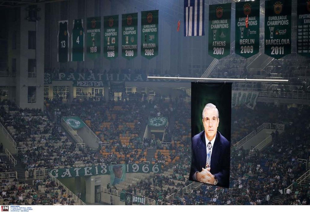Στον ουρανό του ΟΑΚΑ το λάβαρο του Παύλου Γιαννακόπουλου (photos+videos)