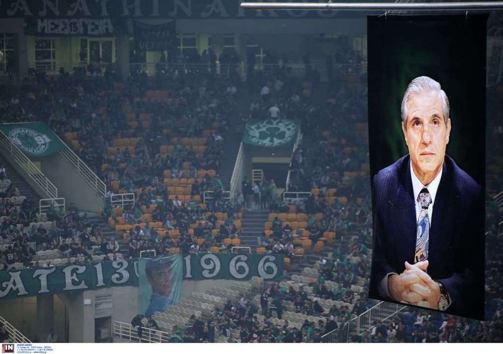 Στον ουρανό του ΟΑΚΑ το λάβαρο του Παύλου Γιαννακόπουλου (photos+videos)