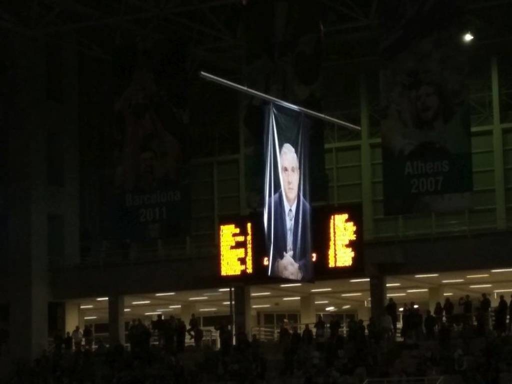 Στον ουρανό του ΟΑΚΑ το λάβαρο του Παύλου Γιαννακόπουλου (photos+videos)