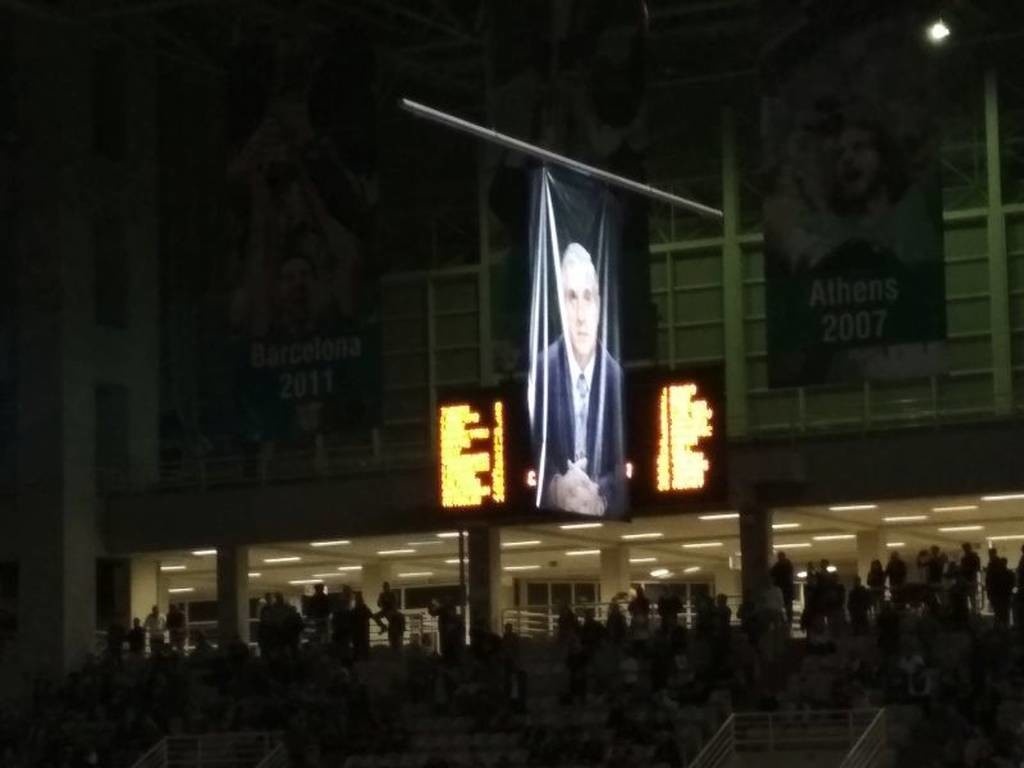 Στον ουρανό του ΟΑΚΑ το λάβαρο του Παύλου Γιαννακόπουλου (photos+videos)