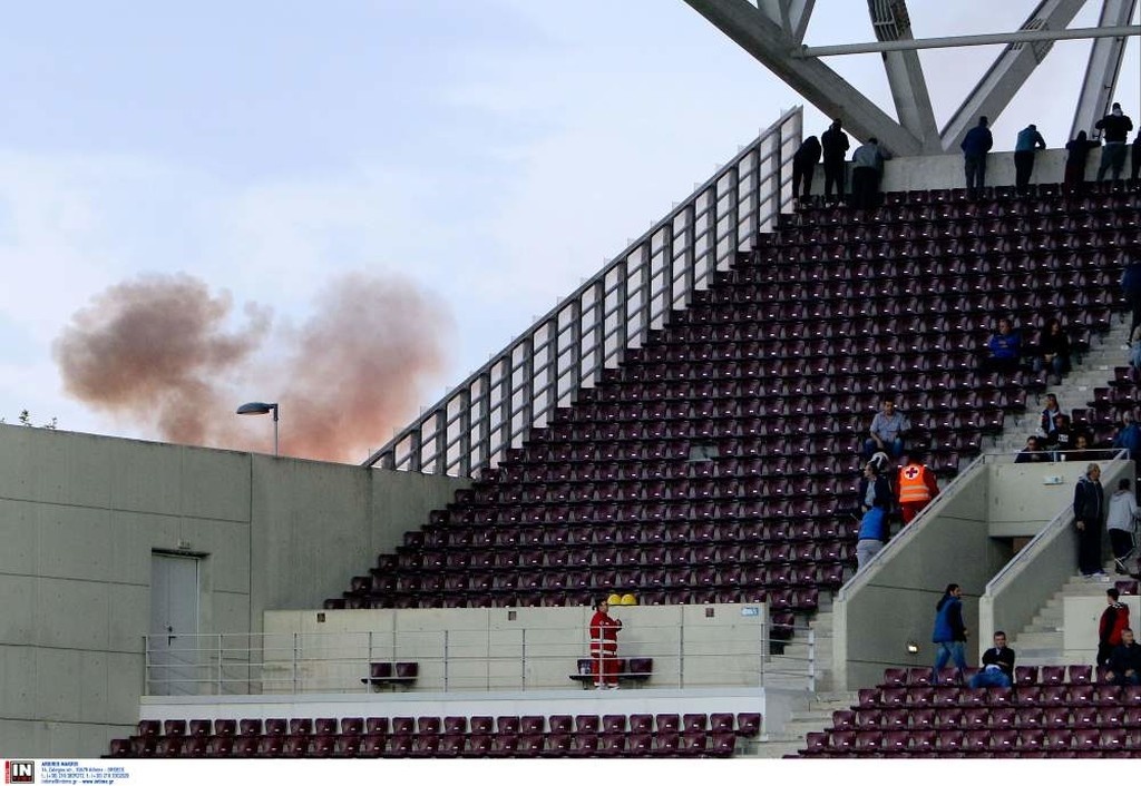 ΑΕΛ-Παναιτωλικός: Ένταση και δακρυγόνα στο AEL FC Arena (photos)