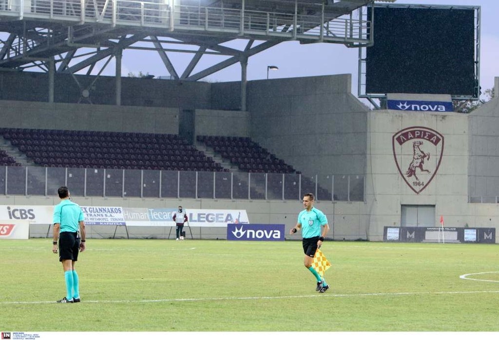 ΑΕΛ-Παναιτωλικός: Ένταση και δακρυγόνα στο AEL FC Arena (photos)