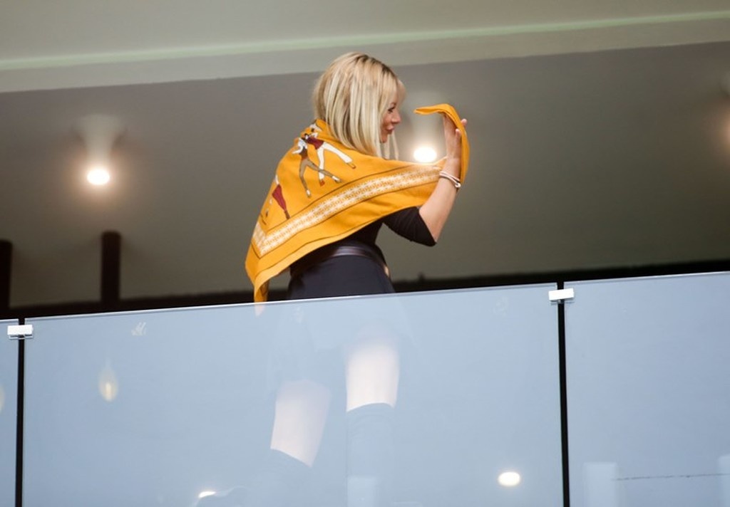 Ποιος τυφώνας; Δείτε εδώ μπούτια-καταιγίδα στα VIP του Άρης-Ατρόμητος! (photos)