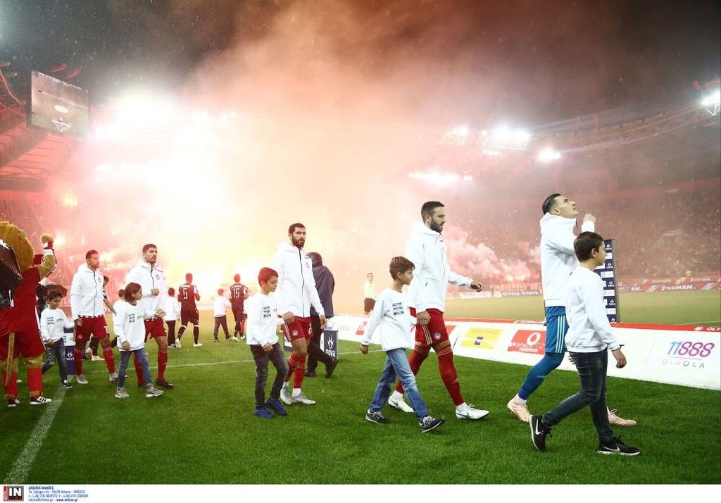 Ολυμπιακός-ΠΑΟΚ: Γι' αυτό άργησε να ξεκινήσει το ντέρμπι (photos)