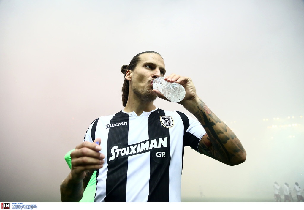 Ολυμπιακός-ΠΑΟΚ: Γι' αυτό άργησε να ξεκινήσει το ντέρμπι (photos)