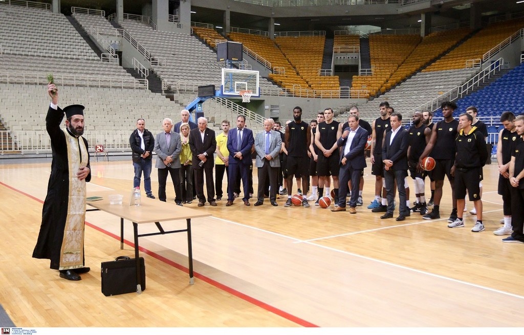 ΑΕΚ: Αγιασμός παρουσία Αγγελόπουλου (photos)