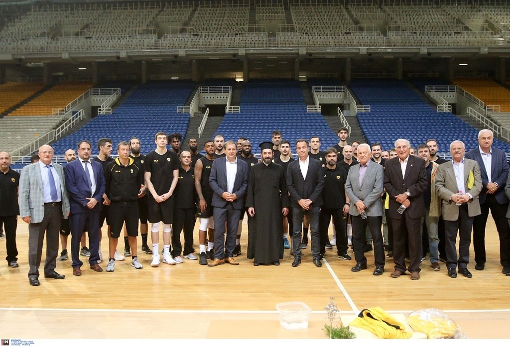 ΑΕΚ: Αγιασμός παρουσία Αγγελόπουλου (photos)