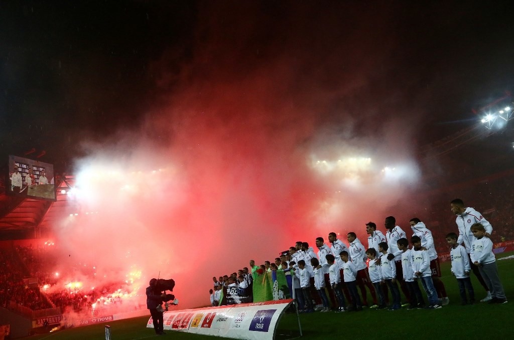 Ολυμπιακός: Μ’ αυτή την ποινή κινδυνεύει λόγω πυρσών (photos)