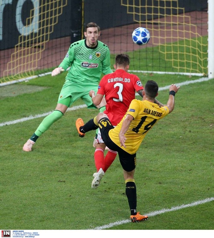 ΑΕΚ-Μπενφίκα: Καρέ-καρέ το αμυντικό λάθος στο δεύτερο γκολ των Πορτογάλων (photos)