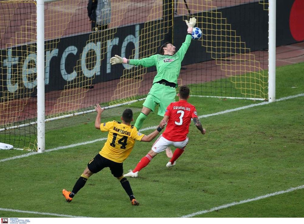 ΑΕΚ-Μπενφίκα: Καρέ-καρέ το αμυντικό λάθος στο δεύτερο γκολ των Πορτογάλων (photos)