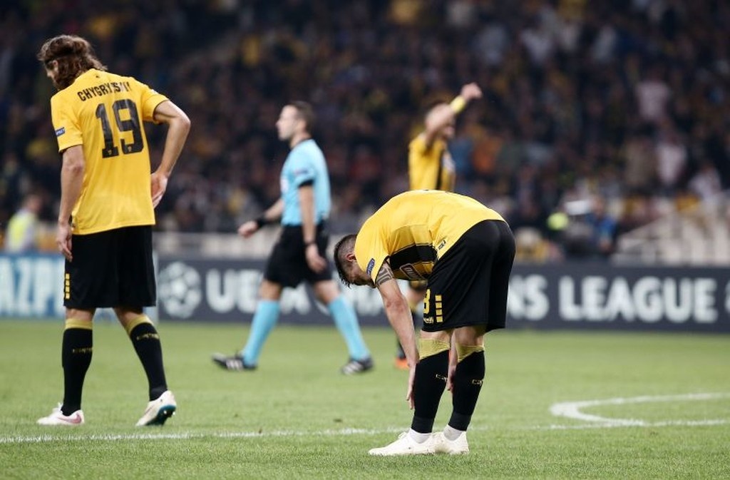 ΑΕΚ – Μπενφίκα 2-3: Σκυμμένα κεφάλια κι απογοήτευση (photos)
