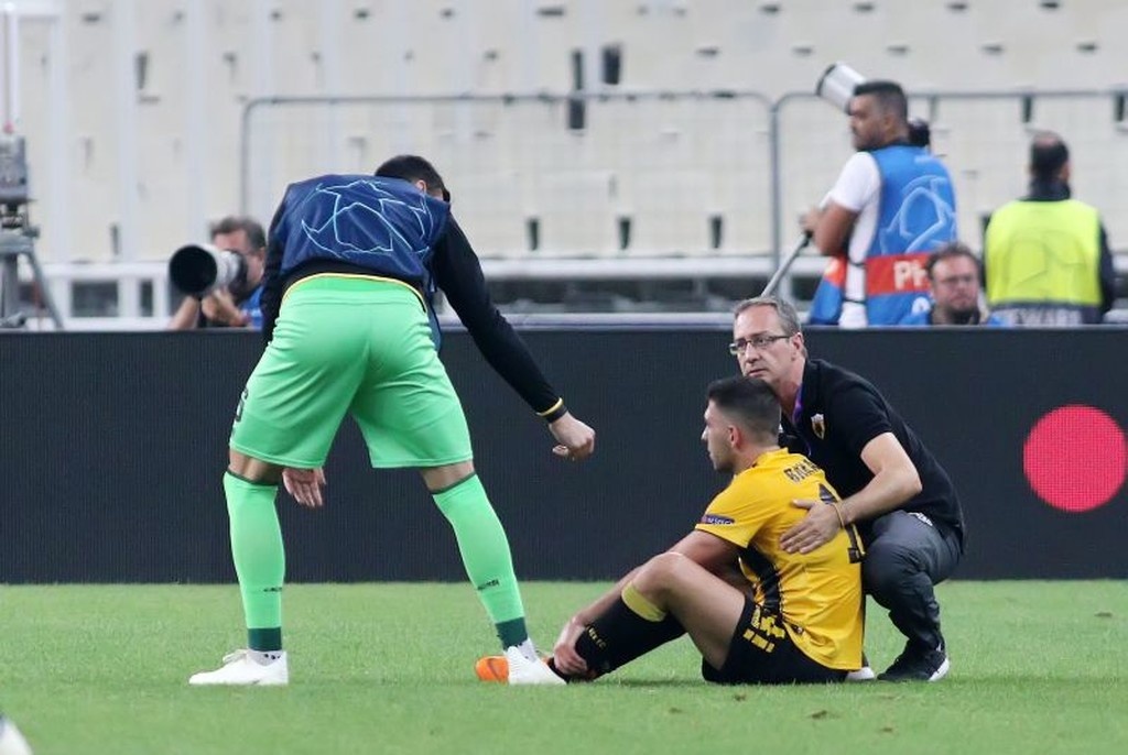 ΑΕΚ – Μπενφίκα 2-3: Σκυμμένα κεφάλια κι απογοήτευση (photos)