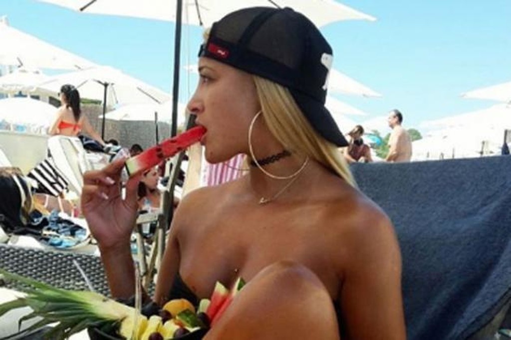 Κόλαση η Ιωάννα Τούνη: Στο κρεβάτι ξενοδοχείου μαζί με γνωστό μπασκετμπολίστα! (video, photos)