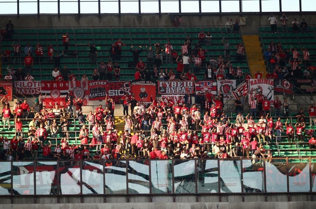 Μίλαν – Ολυμπιακός: «Τρέλα» στις κερκίδες του «Σαν Σίρο» (photos)