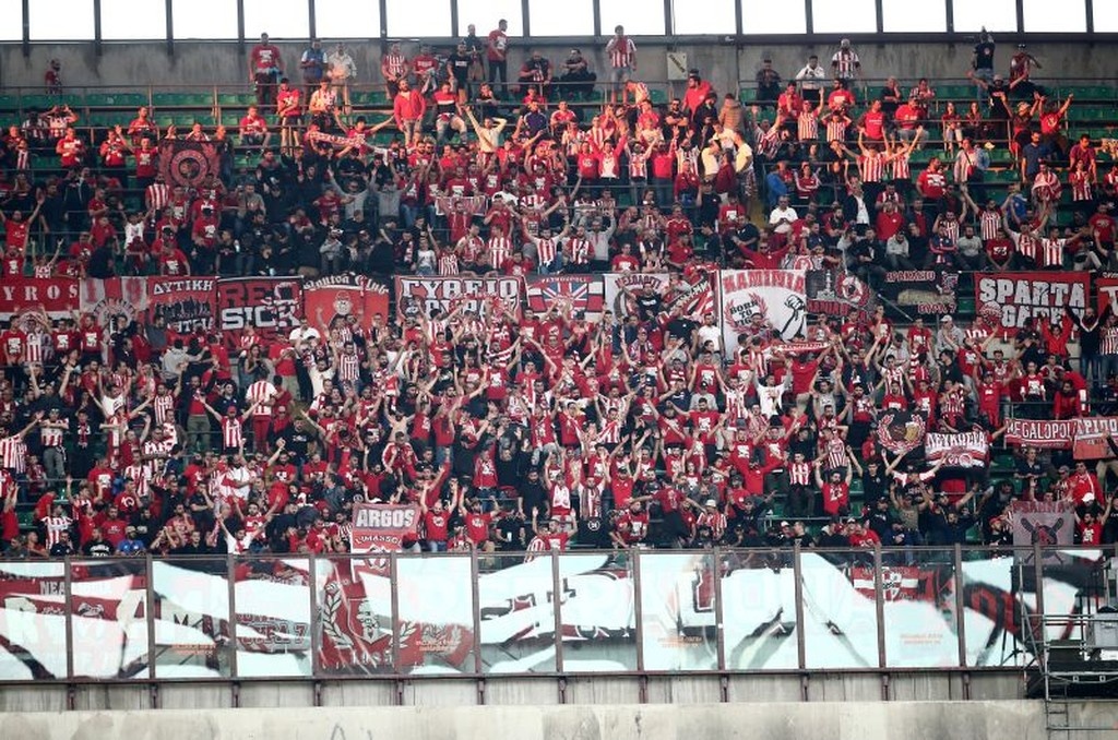 Μίλαν – Ολυμπιακός: «Τρέλα» στις κερκίδες του «Σαν Σίρο» (photos)