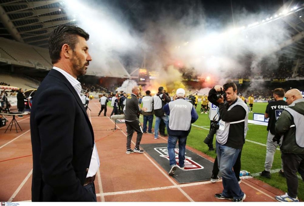 ΑΕΚ-Ολυμπιακός: Έξαλλος ο Ουζουνίδης και επική ατάκα στον Τζήλο! (photos)