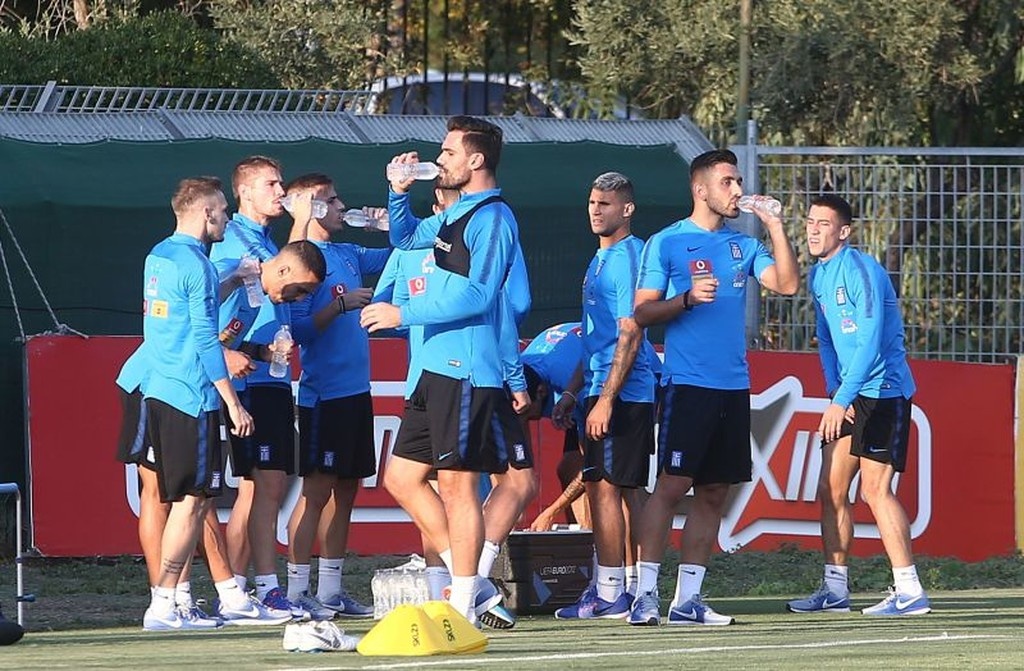 Εθνική Ελλάδας: Νοκ-άουτ Τοροσίδης, Οικονόμου (photo)