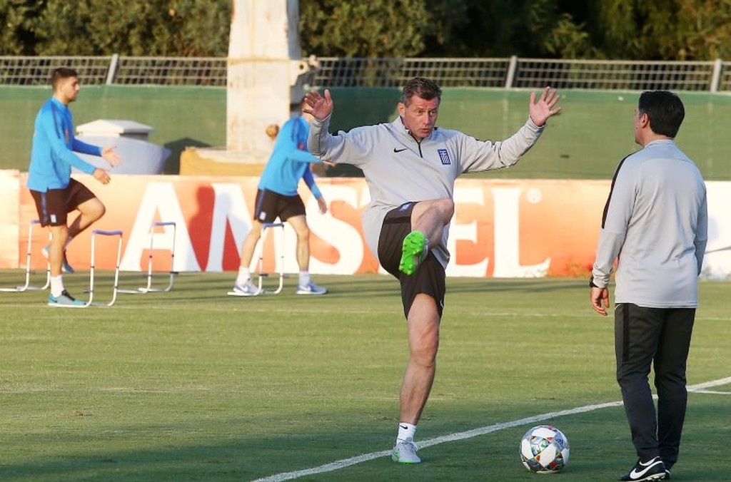 Εθνική Ελλάδας: Νοκ-άουτ Τοροσίδης, Οικονόμου (photo)