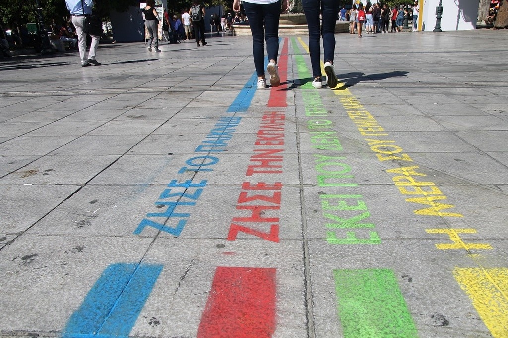 Ο ΟΠΑΠ «ξαναχτυπά» με χρώμα και εκπλήξεις στο κέντρο της Αθήνας (video+photos)