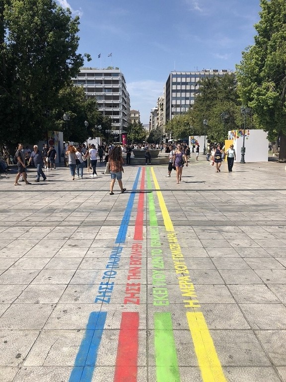 Ο ΟΠΑΠ «ξαναχτυπά» με χρώμα και εκπλήξεις στο κέντρο της Αθήνας (video+photos)