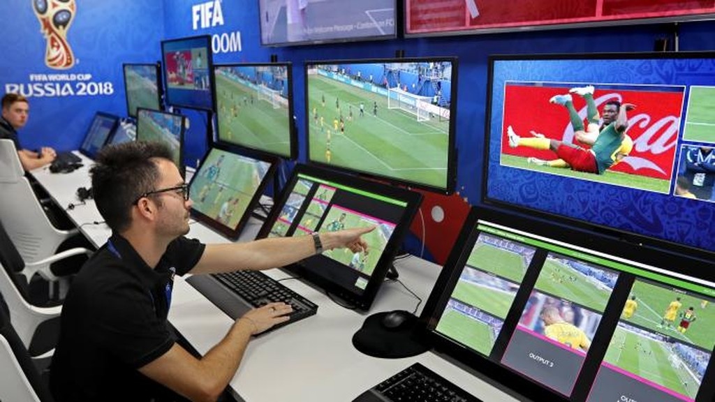 VAR στην Super League; «Πειραματικά» από του χρόνου και... βλέπουμε!