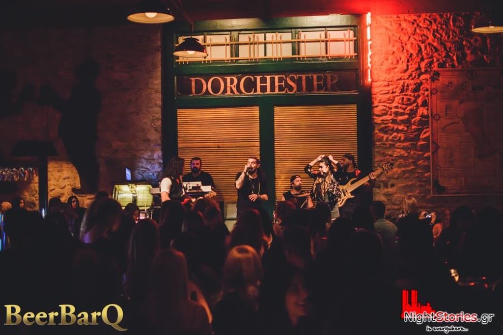 15 50: Το αδιαχώρητο στις εμφανίσεις της ροκ μπάντας σε Αθήνα και Πάτρα