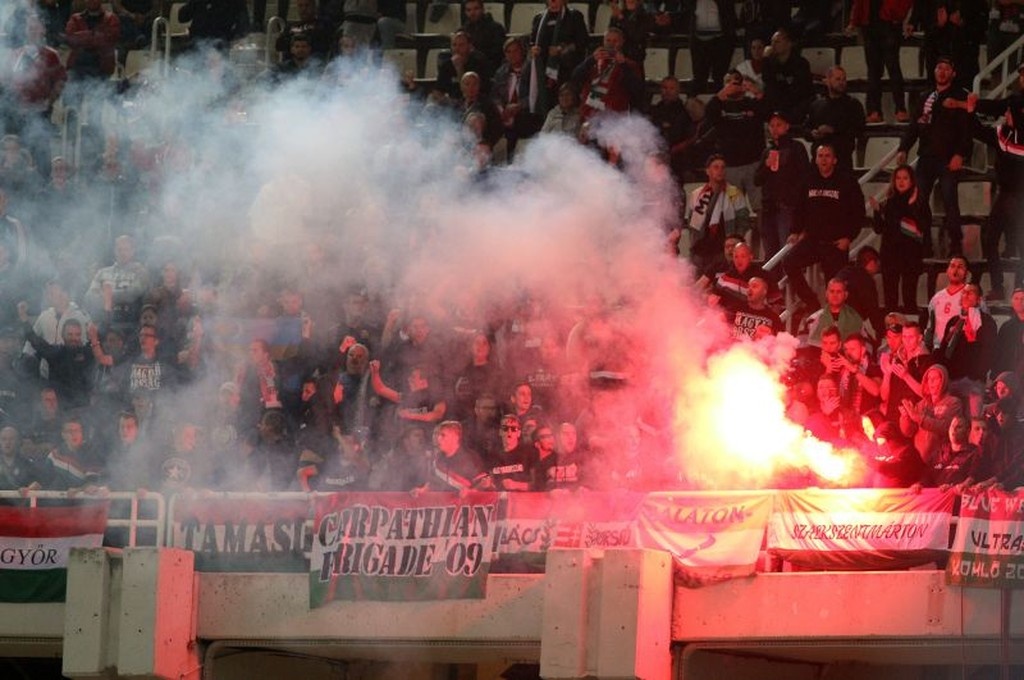 Ελλάδα – Ουγγαρία: «Φωτιά» στις κερκίδες του ΟΑΚΑ (photos)