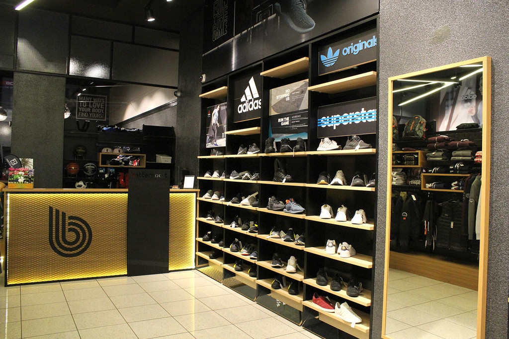 Λεωφ. Βασ. Αλεξάνδρου 38, Περιστέρι
Τηλ. 210 573 3002