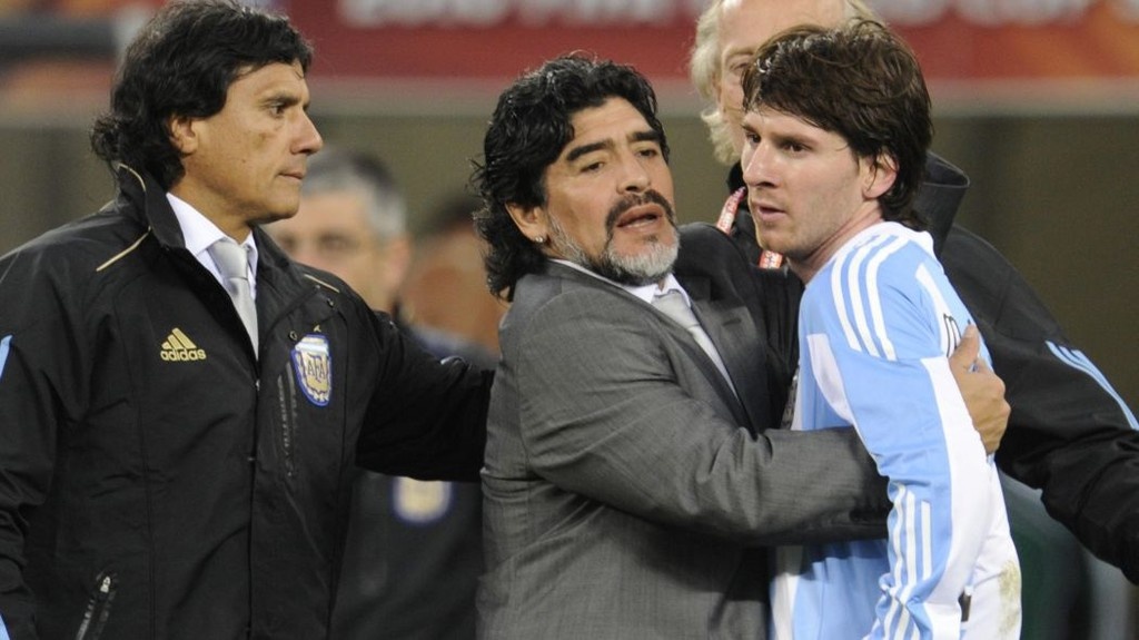 Απίστευτη επίθεση Μαραντόνα στον Μέσι: «Πάει 20 φορές τουαλέτα πριν το ματς»!  (photos)