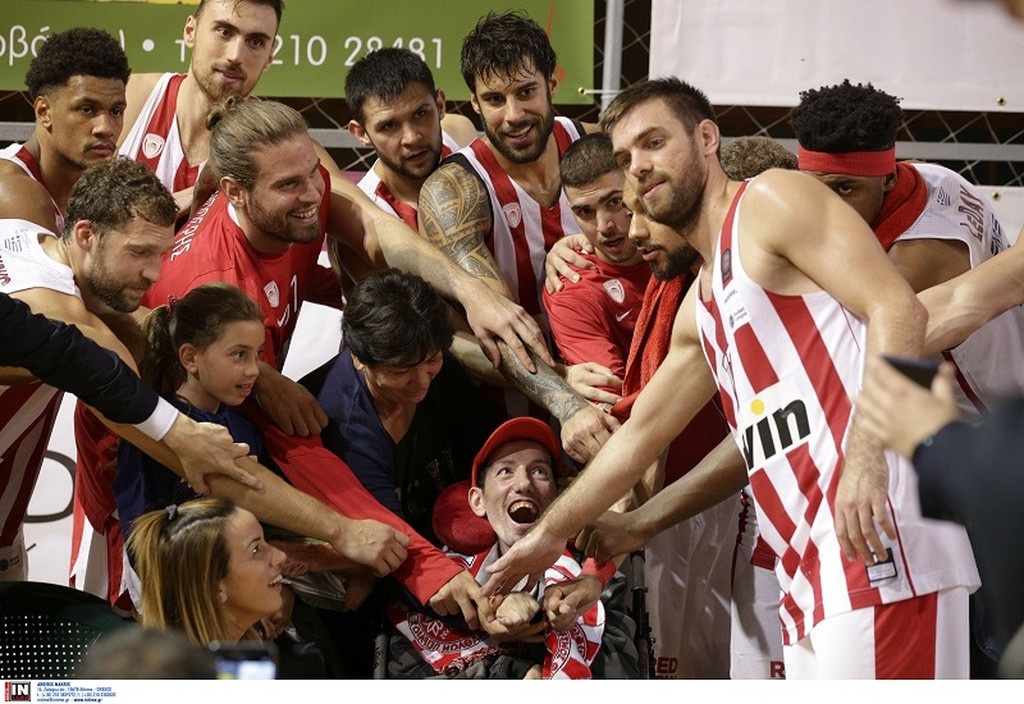 Ολυμπιακός: Η συγκινητική κίνηση των «ερυθρόλευκων» στη Χαλκίδα (photos)