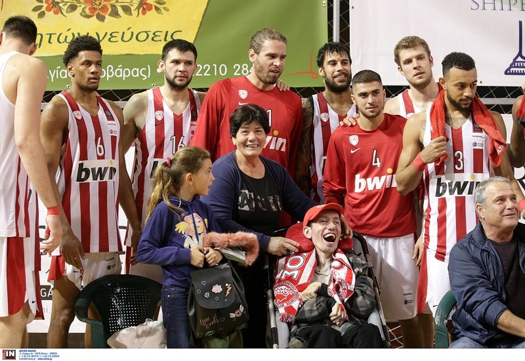 Ολυμπιακός: Η συγκινητική κίνηση των «ερυθρόλευκων» στη Χαλκίδα (photos)