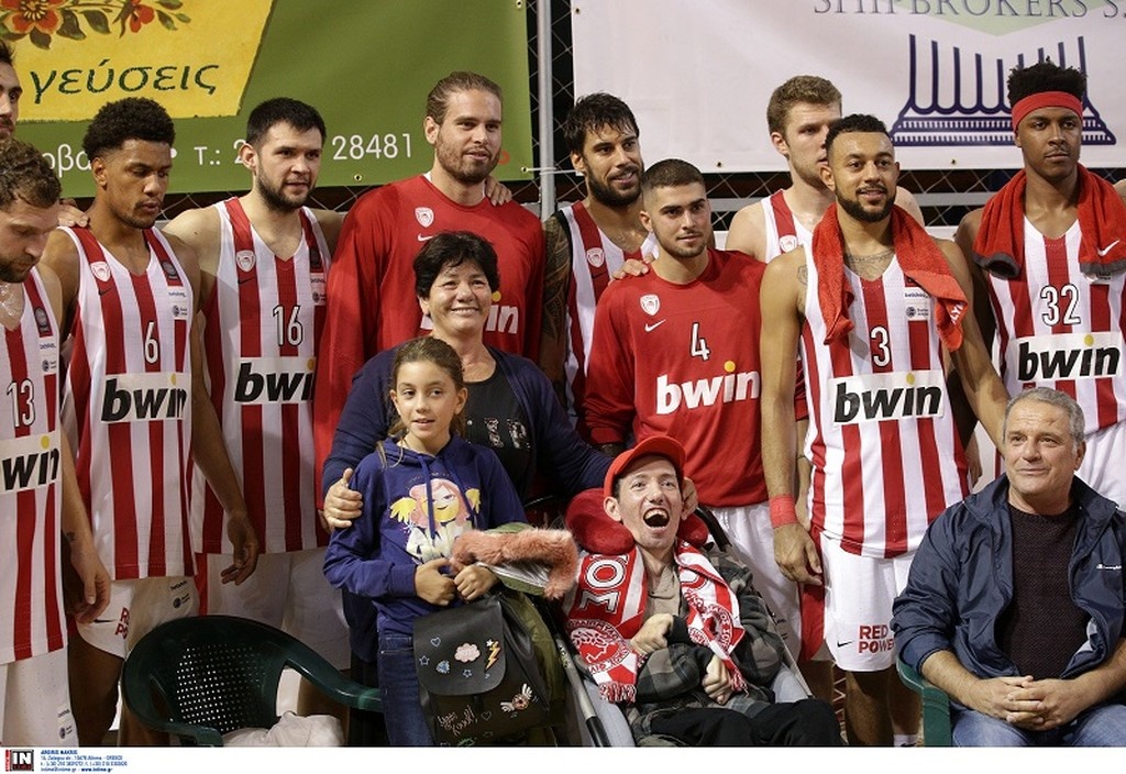 Ολυμπιακός: Η συγκινητική κίνηση των «ερυθρόλευκων» στη Χαλκίδα (photos)