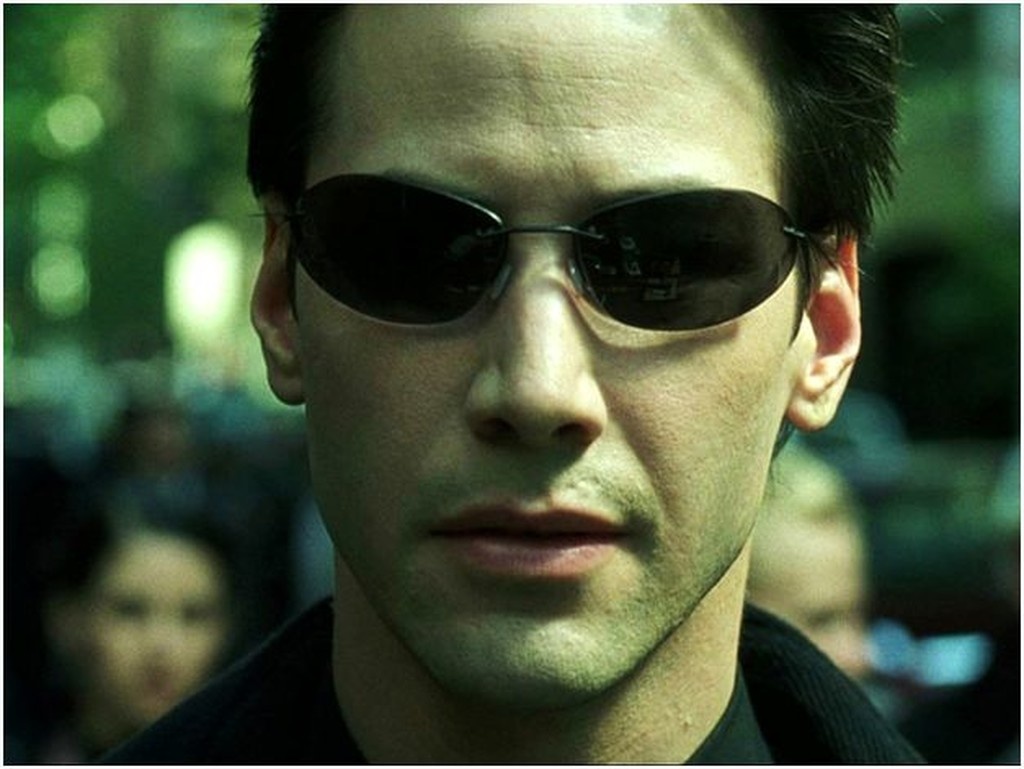 Φόρα γυαλιά ηλίου like a pro (για τους σωστούς λόγους)